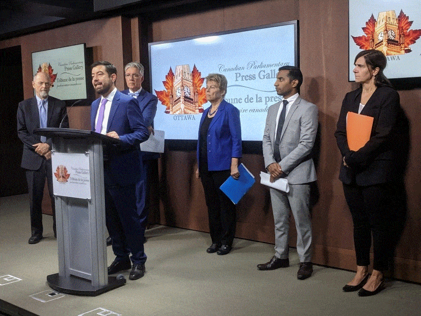 Executive Director Cesar Jaramillo and Senior Advisor Ken Epps at press conference on Canada’s accession to the Arms Trade Treaty, with colleagues from Amnesty International, Oxfam, and The Rideau Institute (Ottawa, September 2019).